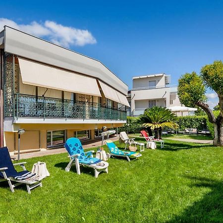 Hotel Villa Teresa Loano Bagian luar foto